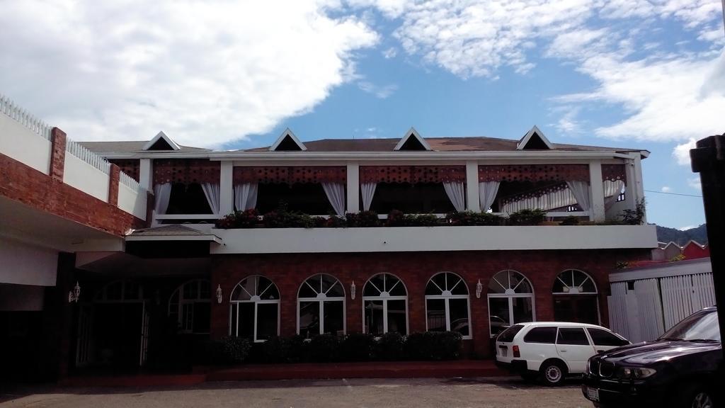 Village Hotel أوشو ريوس المظهر الخارجي الصورة